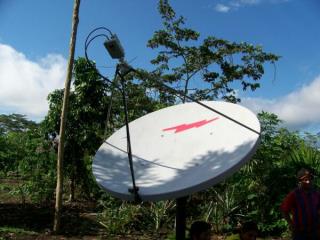 Internet por Satelital en la comunidad Ashuar Sharamentsa - Provinncia Pastaza