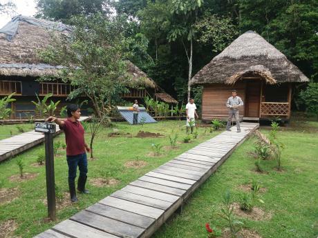 Sani Lodge Rio Napo Sistema solar termico para agua caliente para duchas  gratis Carlos Albiño